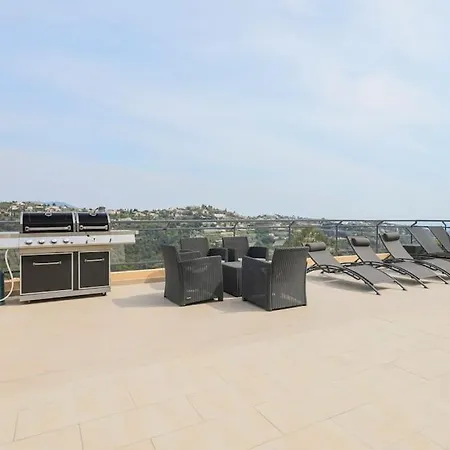 Spacieuse Nicoise Au Calme Avec Piscine