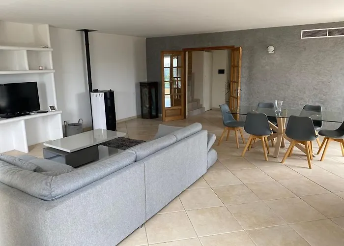 Spacieuse Nicoise Au Calme Avec Piscine * نيس
