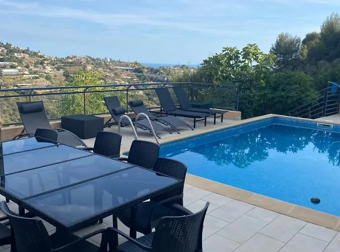 Spacieuse Nicoise Au Calme Avec Piscine فيلة نيس