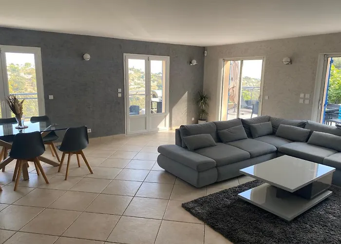 Spacieuse Nicoise Au Calme Avec Piscine فيلة