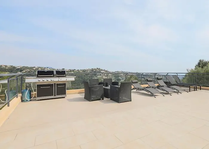Spacieuse Nicoise Au Calme Avec Piscine