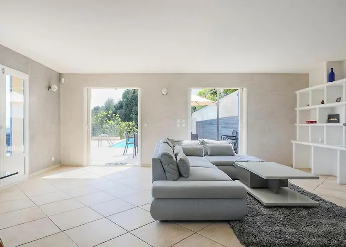 Spacieuse Nicoise Au Calme Avec Piscine فيلة نيس