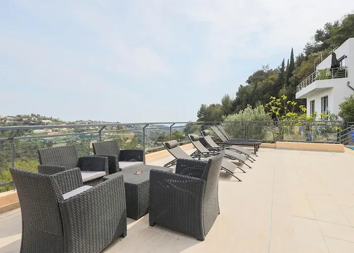 Spacieuse Nicoise Au Calme Avec Piscine