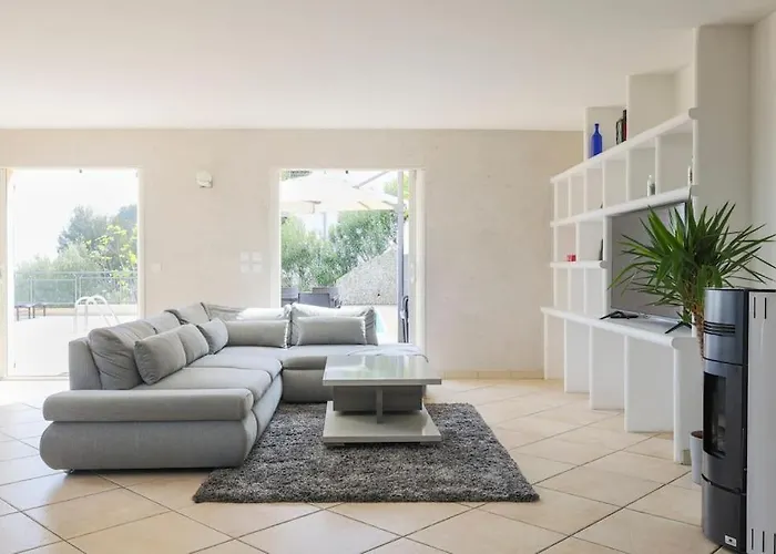 فيلة Spacieuse Nicoise Au Calme Avec Piscine