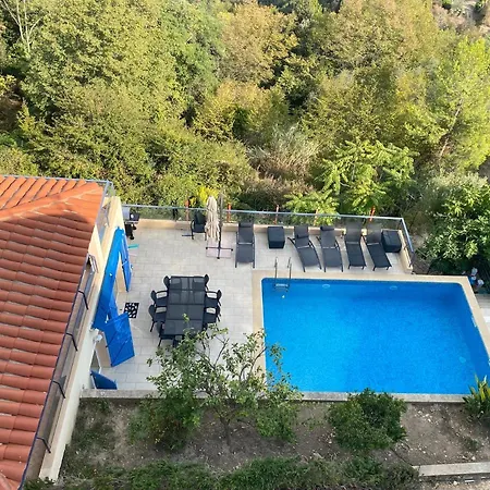 Spacieuse Nicoise Au Calme Avec Piscine 尼斯