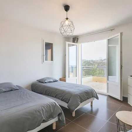 Spacieuse Nicoise Au Calme Avec Piscine 尼斯